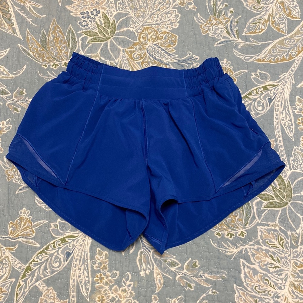Lululemon Symphony Blue Hotty Hots, 2.5 inseam, Size 2, Low-Rise